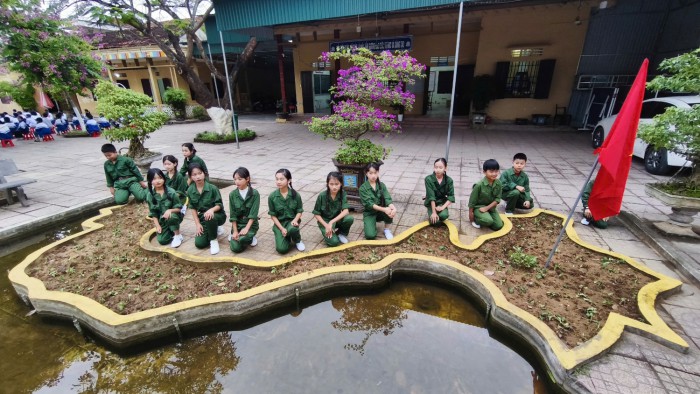 Cảnh trường đầu năm mới